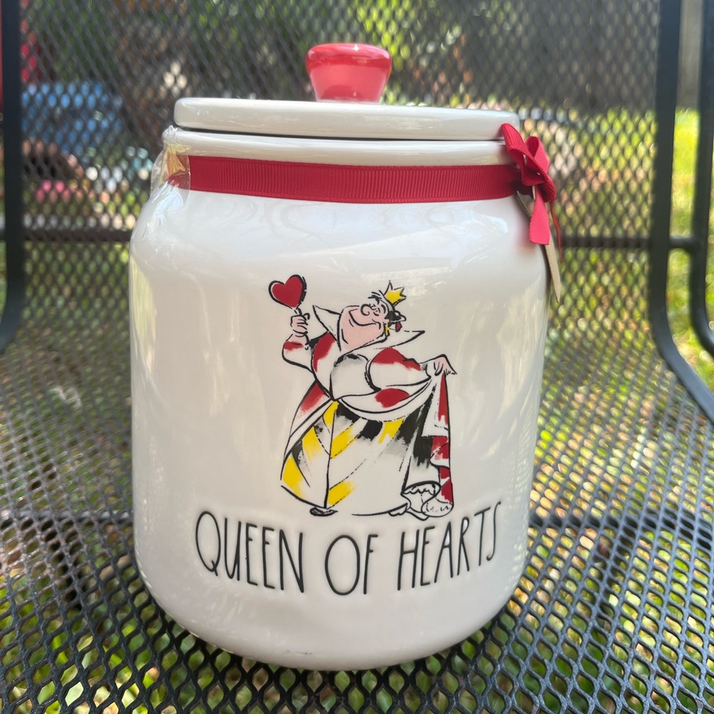 Rae Dunn Alice in Wonderland “Queen of Hearts” Cookie Jar